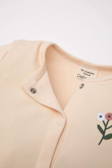 طقم  مكونمن 2 سترة صوفية مطرزة