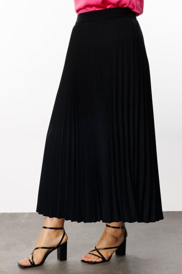 تنورة طويلة بطيات باللون الأسود من EKOL