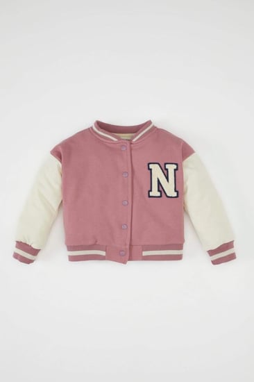 سترة صوفية خفيفة الوزن ومطرزة بياقة جامعية للفتيات الصغيرات