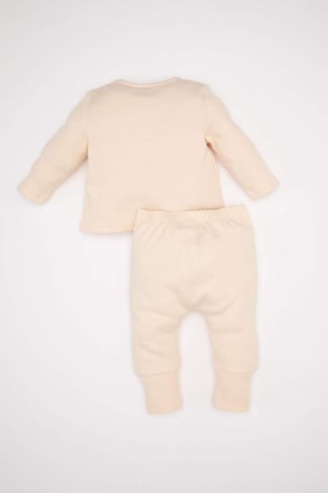 طقم  مكونمن 2 سترة صوفية مطرزة