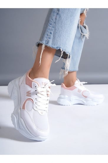 حذاء رياضي ابيض من ayakkabıhavuzu