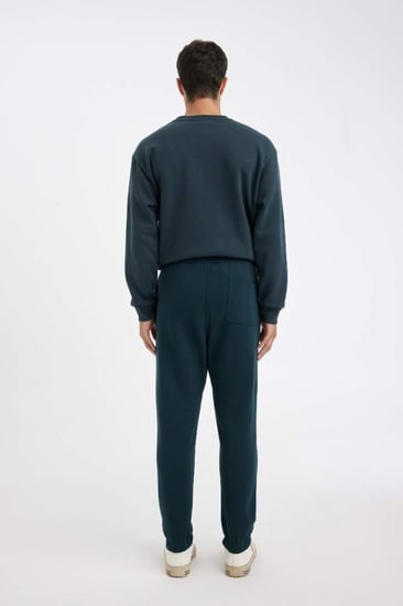 بنطال رياضي أخضر داكن سميك سادة بقصة مريحة مع جيوب مطاطية على الخصر