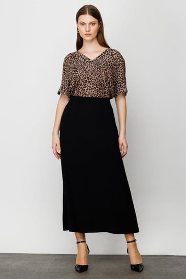 تنورة طويلة من قماش الكريب باللون الأسود من EKOL