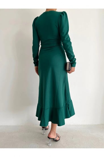 فستان من  قماش الكريب الأخضر