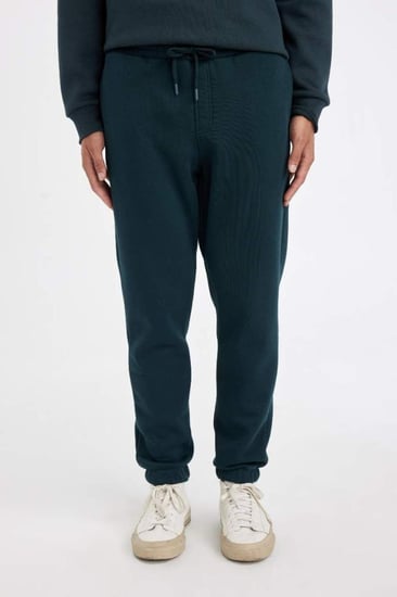 بنطال رياضي أخضر داكن سميك سادة بقصة مريحة مع جيوب مطاطية على الخصر