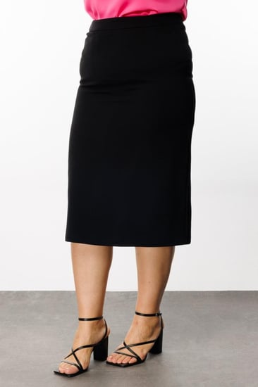 تنورة ميدي بفتحة خلفية باللون الأسود من EKOL