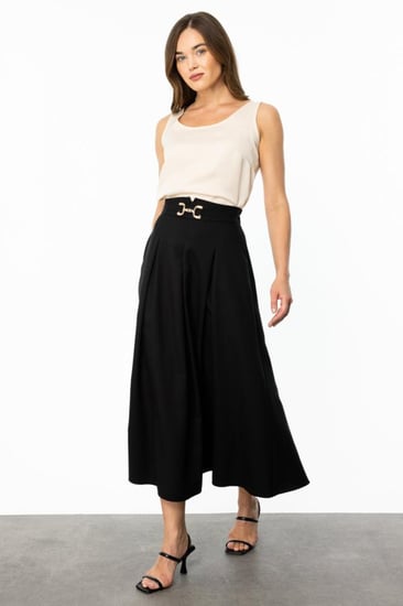 تنورة طويلة بطيات سميكة باللون الأسود من EKOL