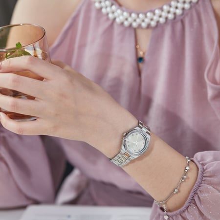 ساعة نسائية ماركة كارمن كلاين15517F51