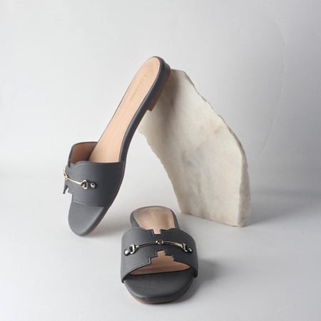 سليبير نسائي بلون رمادي