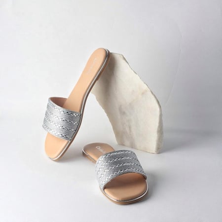 سليبير نسائي بلون فضي