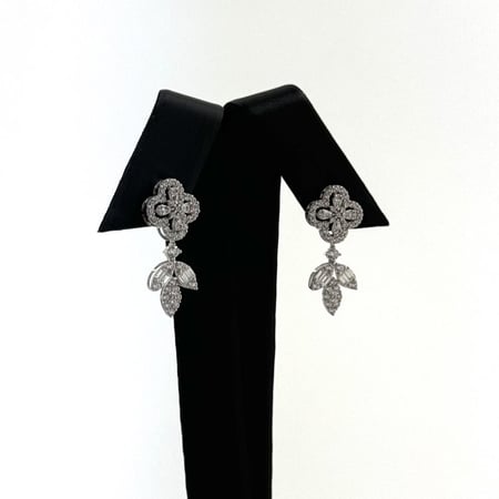 طقم ذهب ابيض ورد مع اغصان الورد   -  عيار 18