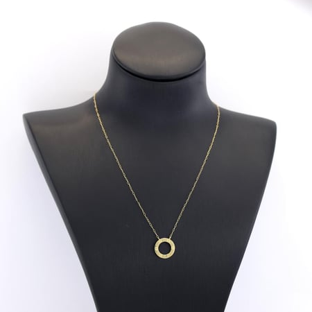 عقد ذهب دائري بنحت مميز  - عيار 18