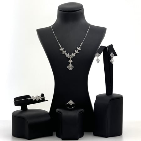 طقم ذهب ابيض ورد مع اغصان الورد   -  عيار 18