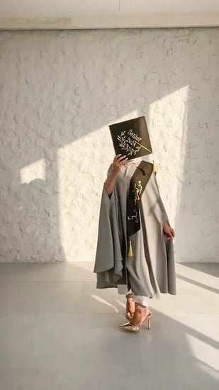 عباية تخرج عباية خريجات لبس تخرج عباية تخرج بالاسم لبس التخرج بالاسم
