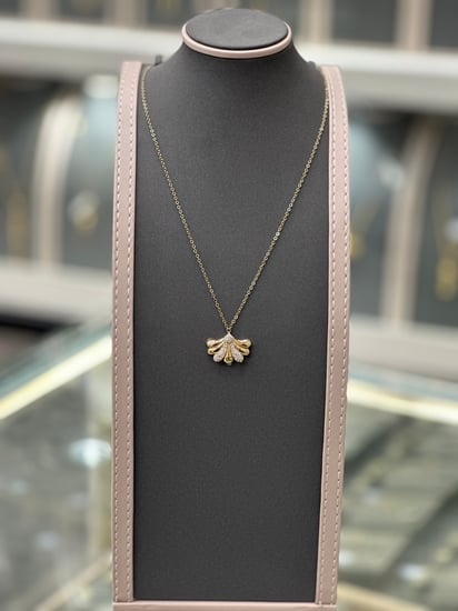 عقد تصميم الالماس 18k