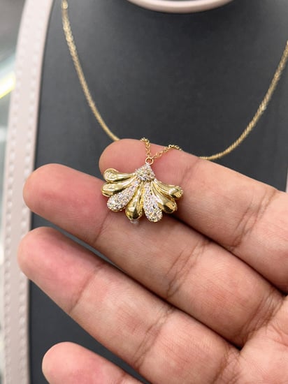 عقد تصميم الالماس 18k