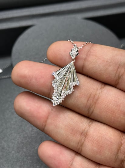 عقد تصميم الالماس 18k