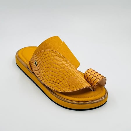 حذاء جلد ثعبان مطبوع