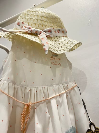 فستان بناتي مع قبعه