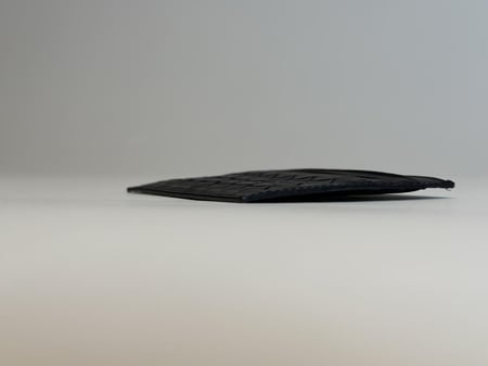 حافظ بطاقات بجلد ناعم بالوان الاسود