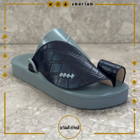 حذاء سماوي مع جلد تمساح كحلي