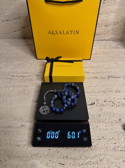 سبحة مصنوعه من حجر اليشب الكريم المعدل باللون الازرق الطبيعي  مع طربزونة عيار 1000