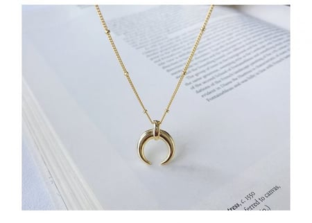 عقد هلال المساء البراق المطلية بالذهب من مجموعة نفيس هدايا مجوهرات هدية نسائية فاخرة