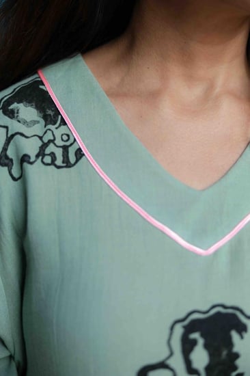 نسيبة حافظ x ثوب صغيري كفتان أخضر