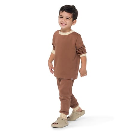 بلوزة اكمام طويلة و بنطلون بني