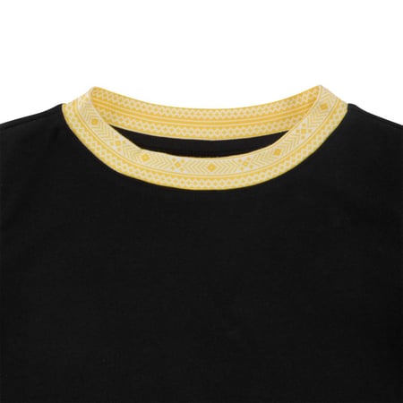 بلوزة أكمام قصيرة و شورت اسود