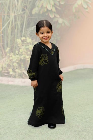 نسيبة حافظ x ثوب صغيري كفتان أسود - بنات
