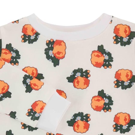 بلوزة اكمام طويلة و بنطلون سادة أبيض و مشمشي