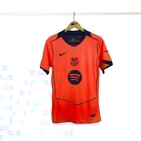 تيشيرت برشلونة الثالث فئة لاعبين لموسم 2026 - 2025
