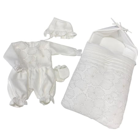 طقم استقبال مواليد مع مدس