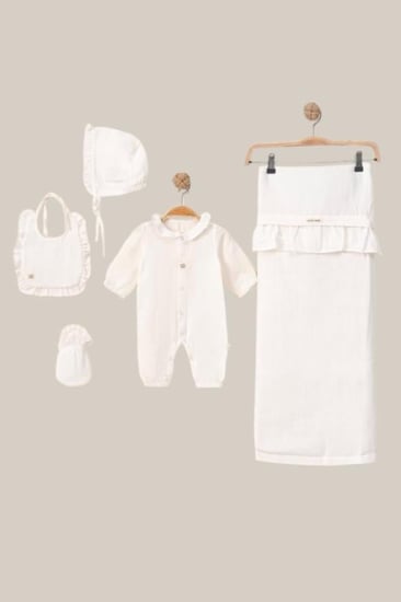 طقم ملابس مواليد بنات