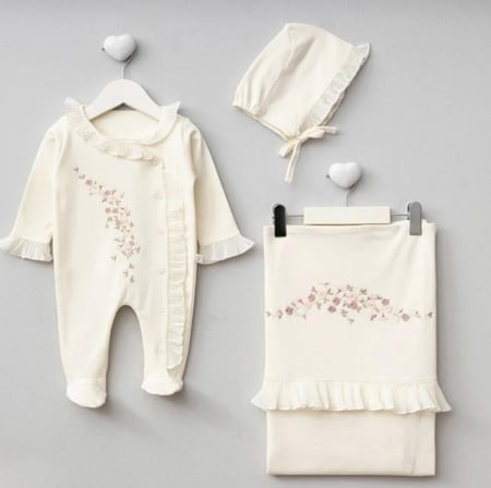 طقم مواليد تركي مطرز فاخر