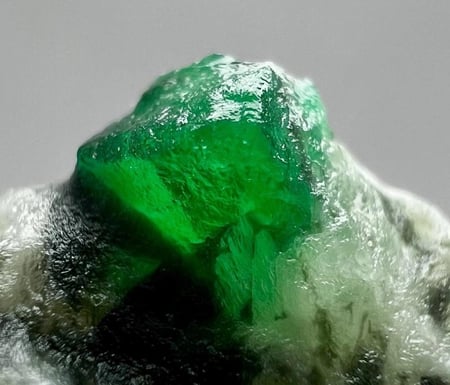 زمرد خام باكستاني طبيعي (غير معالج) 41.8 قيراط