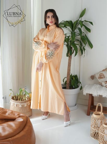 جلابية  مطرزة يدويا مع حزام