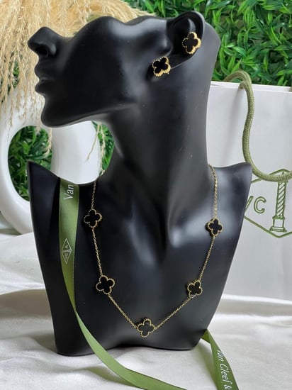 سلسال Van cleef أسود مع الحلق
