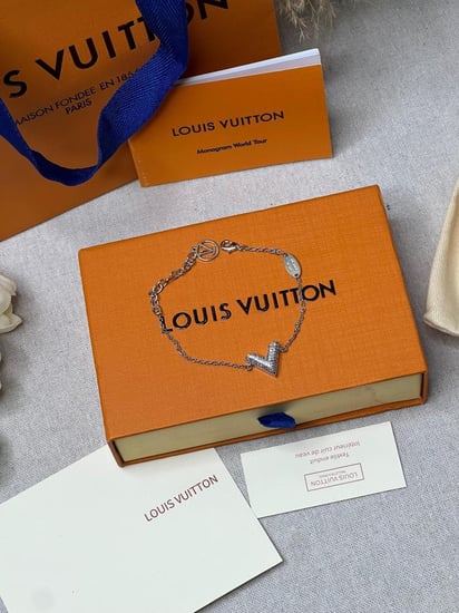 إسوارة LOUIS VUITTON معدن فضي