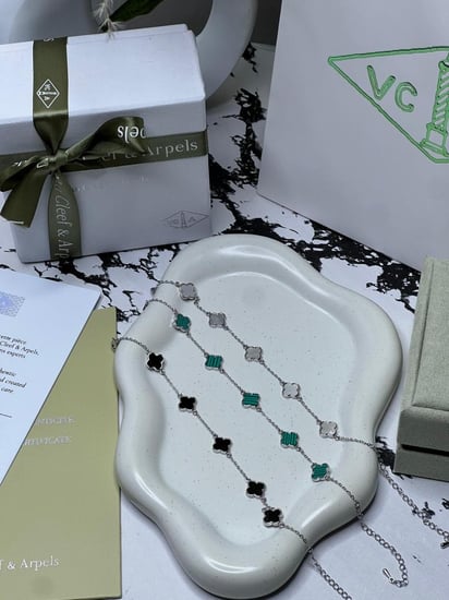 أسوارة  Van cleef فضي وردة