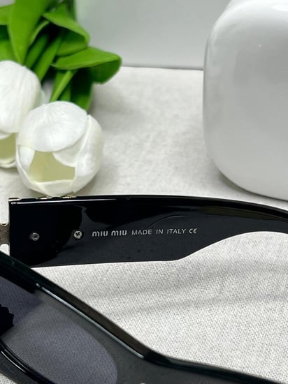 نظارة MIU MIU