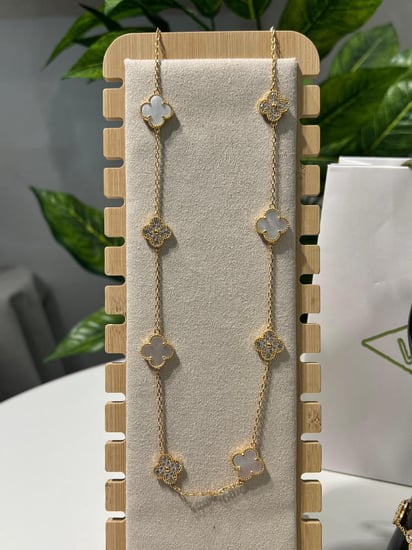 سلسال مع حلق Van cleef ذهبي