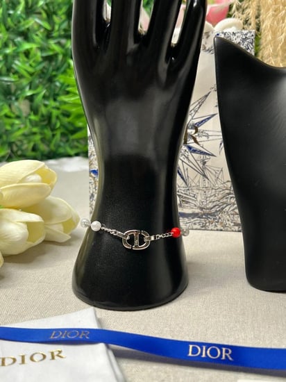 إسوارة Christian Dior فضي