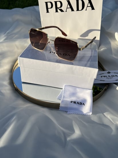 نظارة PRADA المشهورة