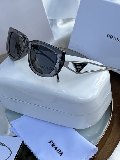 نظارة PRADA المشهورة