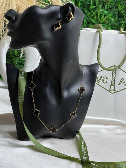 سلسال Van cleef أسود مع الحلق