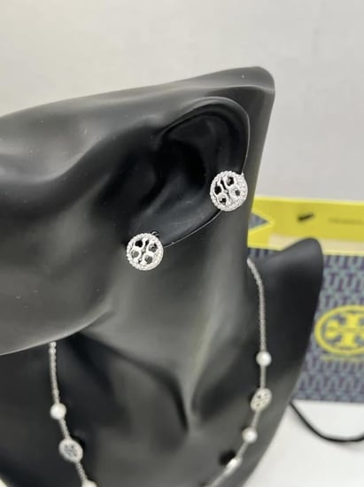 سلسال مع حلق TORY BURCH معدن فضي بفصوص كريستال زركون