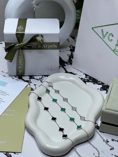 أسوارة  Van cleef فضي وردة