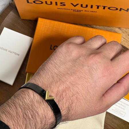 إسوارة LOUIS VUITTON معدن ذهبي